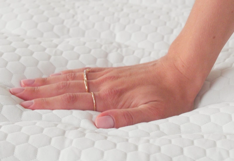 Extra Komfort dank 3 Schaumschichten im Bezug.