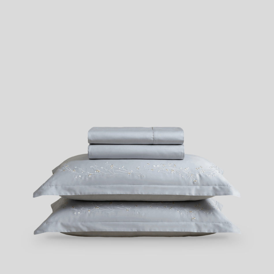 Svilanit PREMIUM bestickte Baumwoll-Satin-Bettwäsche Iris – die prestigeträchtige Qualität ägyptischer Baumwolle
