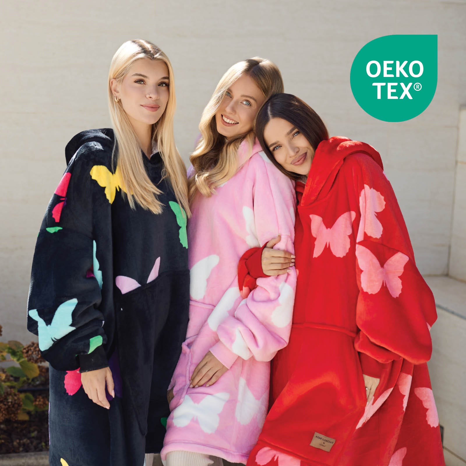 Agnė Kuzmickaitė x Vitapur Kapuzendecke mit Ärmeln Butterfly